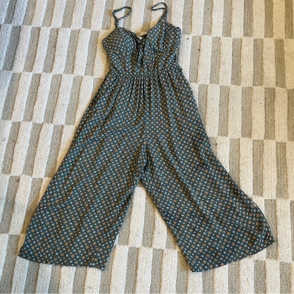 AVW Pants - AUW Green Floral Crop Wide Leg Sleeveless Smocked Jumpsuit Medium